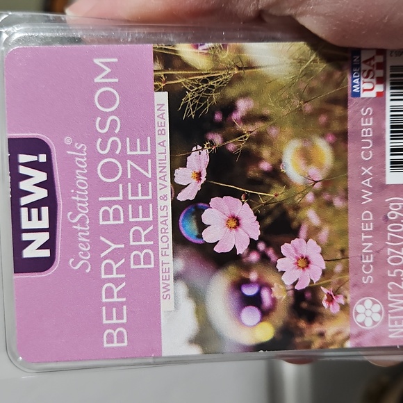 NWT ScentSationals Berry Blossom Breeze Wax Melts - Picture 2 of 3